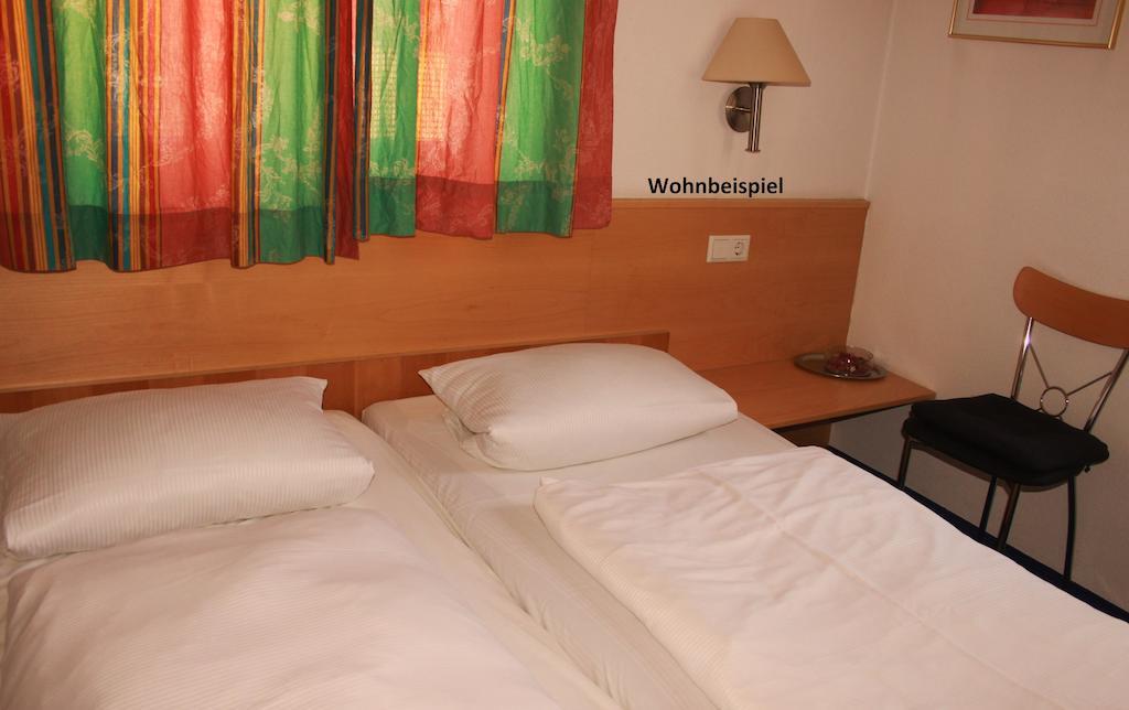 City Hotel Meesenburg Wurzburg Room photo
